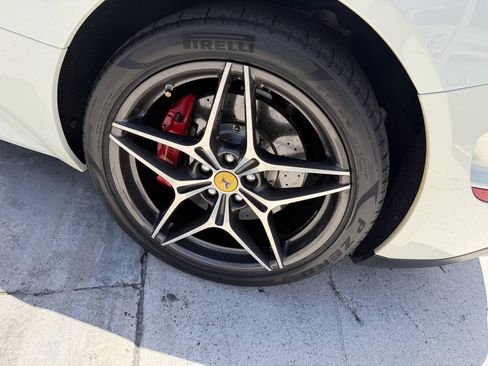Used 2015 Ferrari California T RWD image 27