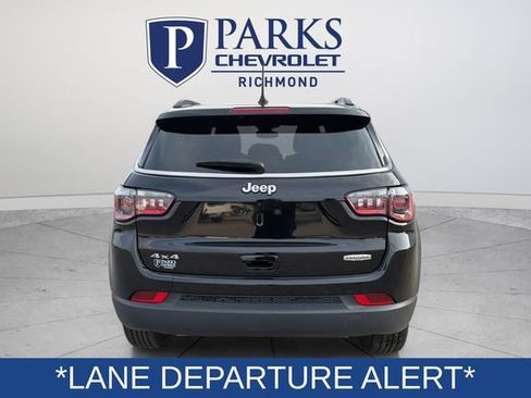 Used 2025 Jeep Compass Latitude w/ Sun & Sound Group AWD/4WD image 6