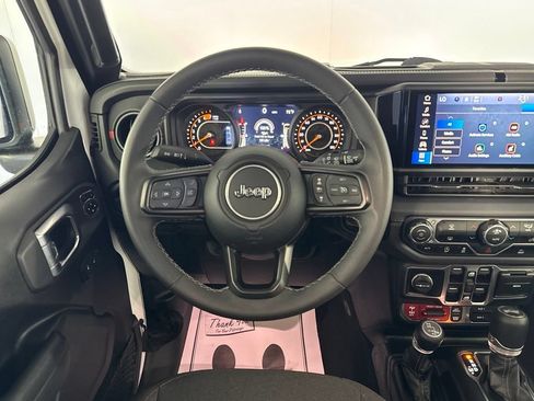 Certified 2025 Jeep Wrangler Unlimited Rubicon AWD/4WD image 40