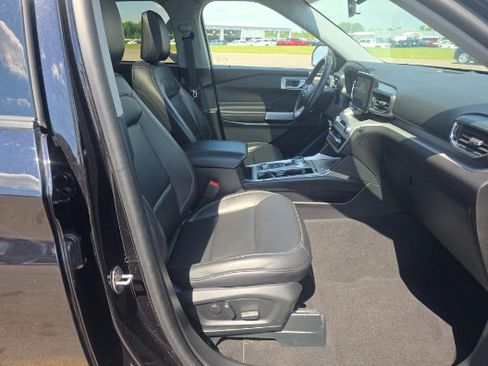 Used 2024 Ford Explorer XLT w/ Equipment Group 202A AWD/4WD image 3