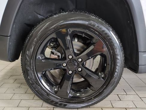Used 2023 Jeep Grand Cherokee Altitude AWD/4WD image 26