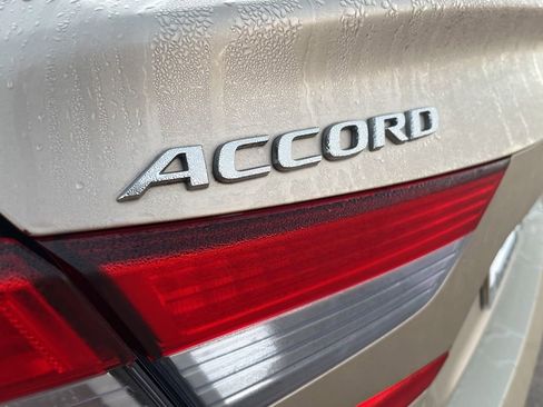 Used 2018 Honda Accord Hybrid image 8