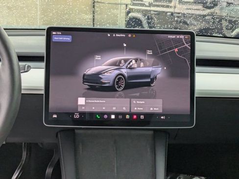Used 2024 Tesla Model Y Performance image 15