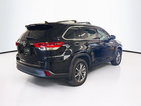 Used 2017 Toyota Highlander XLE AWD/4WD image 9