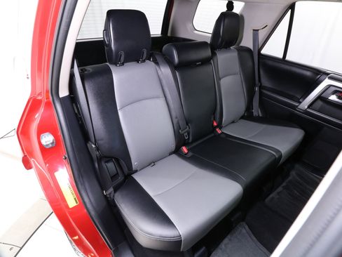 Used 2016 Toyota 4Runner SR5 image 21