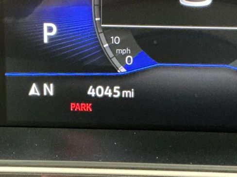 Used 2024 Volkswagen Tiguan SE R-Line image 30