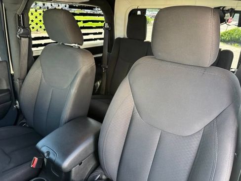 Used 2017 Jeep Wrangler Sport AWD/4WD image 16