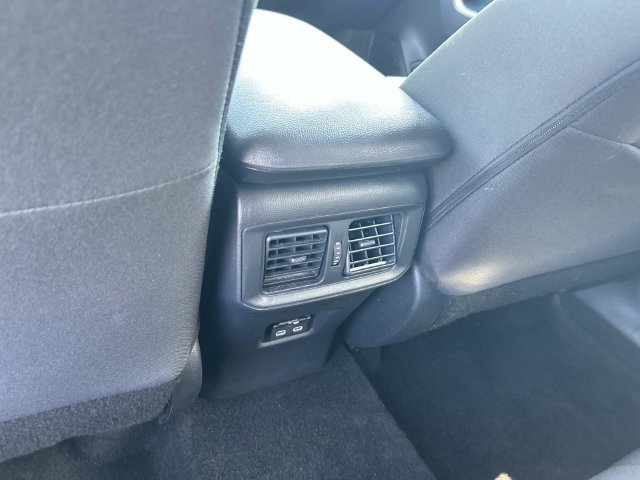 Used 2025 Toyota RAV4 XLE AWD/4WD image 18