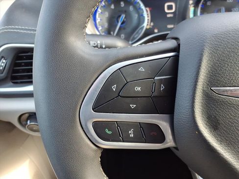 Used 2023 Chrysler Pacifica Limited image 25