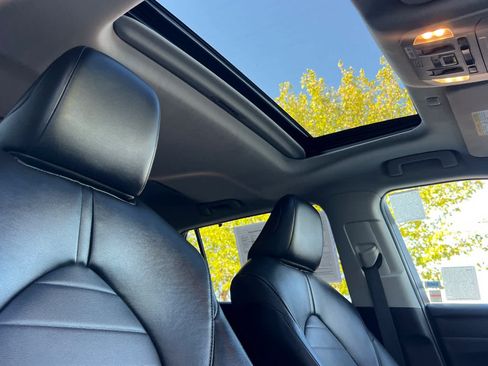 Certified 2022 Toyota Highlander XLE AWD/4WD image 19