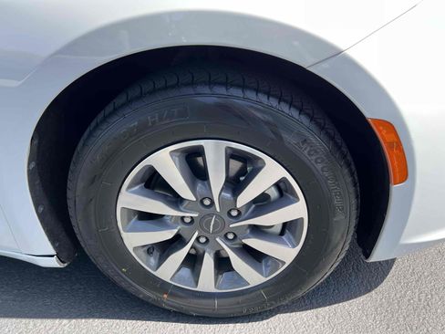 Used 2023 Chrysler Pacifica Touring-L image 73