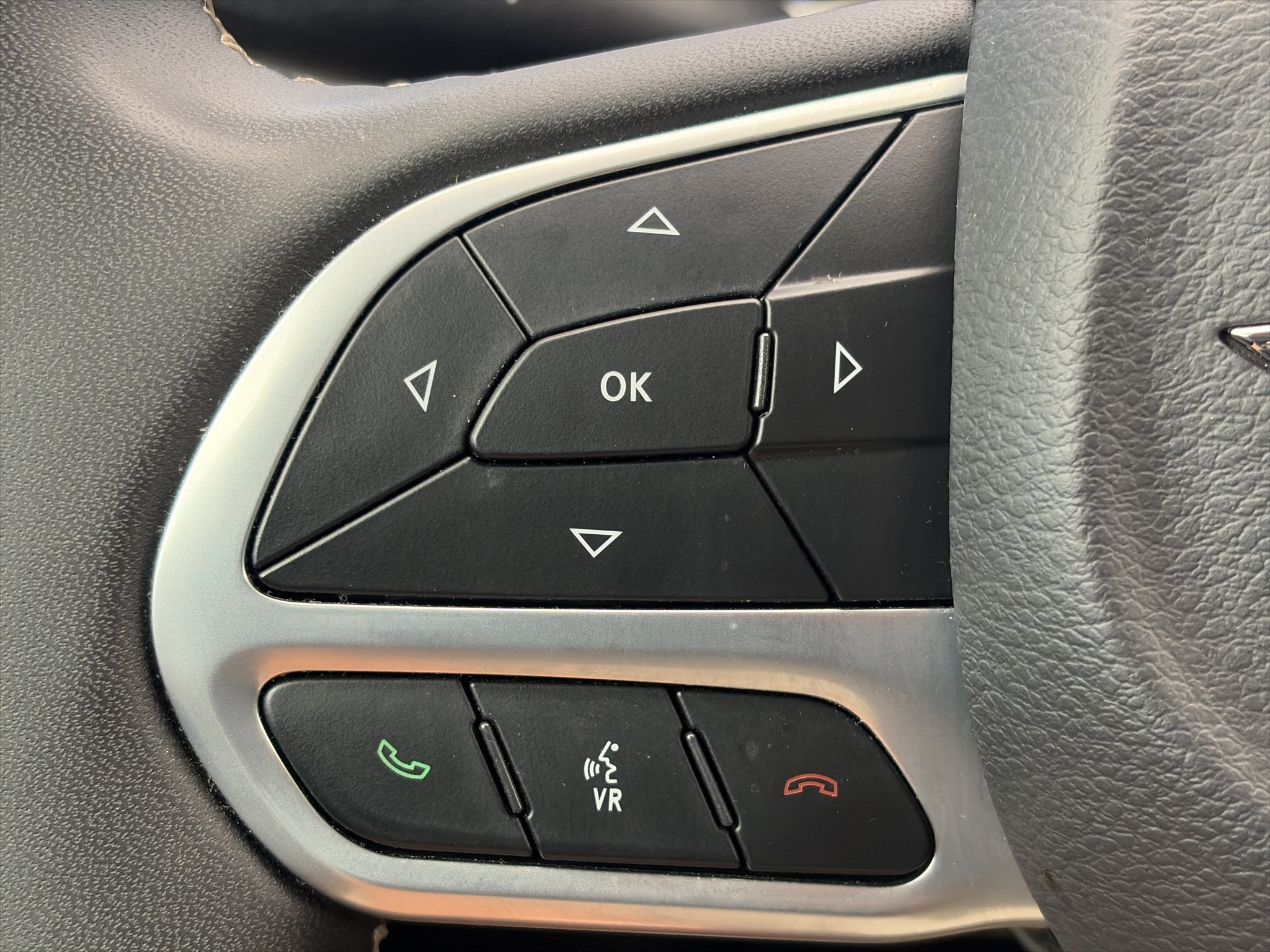 Used 2024 Chrysler Pacifica Touring-L FWD image 13