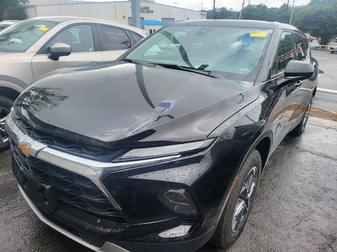 Used 2025 Chevrolet Blazer LT FWD image 1