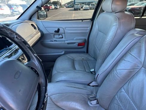 Used 2000 Ford Crown Victoria LX RWD image 9