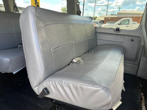 Used 2006 Ford E-350 and Econoline 350 XLT image 10