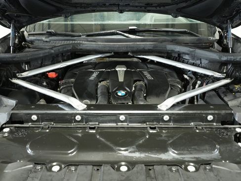 Used 2019 BMW X5 xDrive50i w/ M Sport Package image 12
