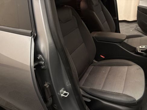 Used 2025 Chevrolet Trax LT w/ LT Convenience Package image 21