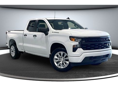 Used 2023 Chevrolet Silverado 1500 Custom image 2
