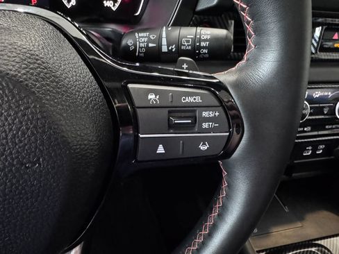 Used 2025 Honda Pilot TrailSport image 14