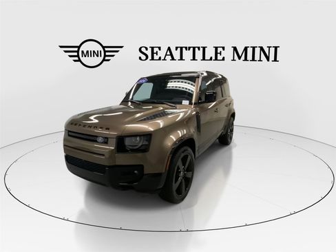 Used 2024 Land Rover Defender 110 X-Dynamic SE image 4