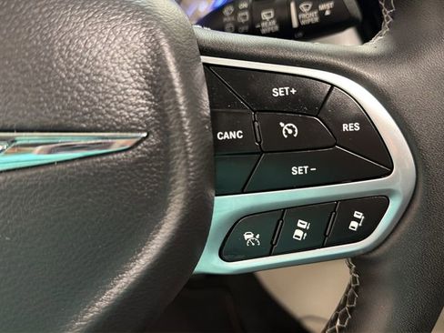 Used 2023 Chrysler Pacifica Touring-L FWD image 19