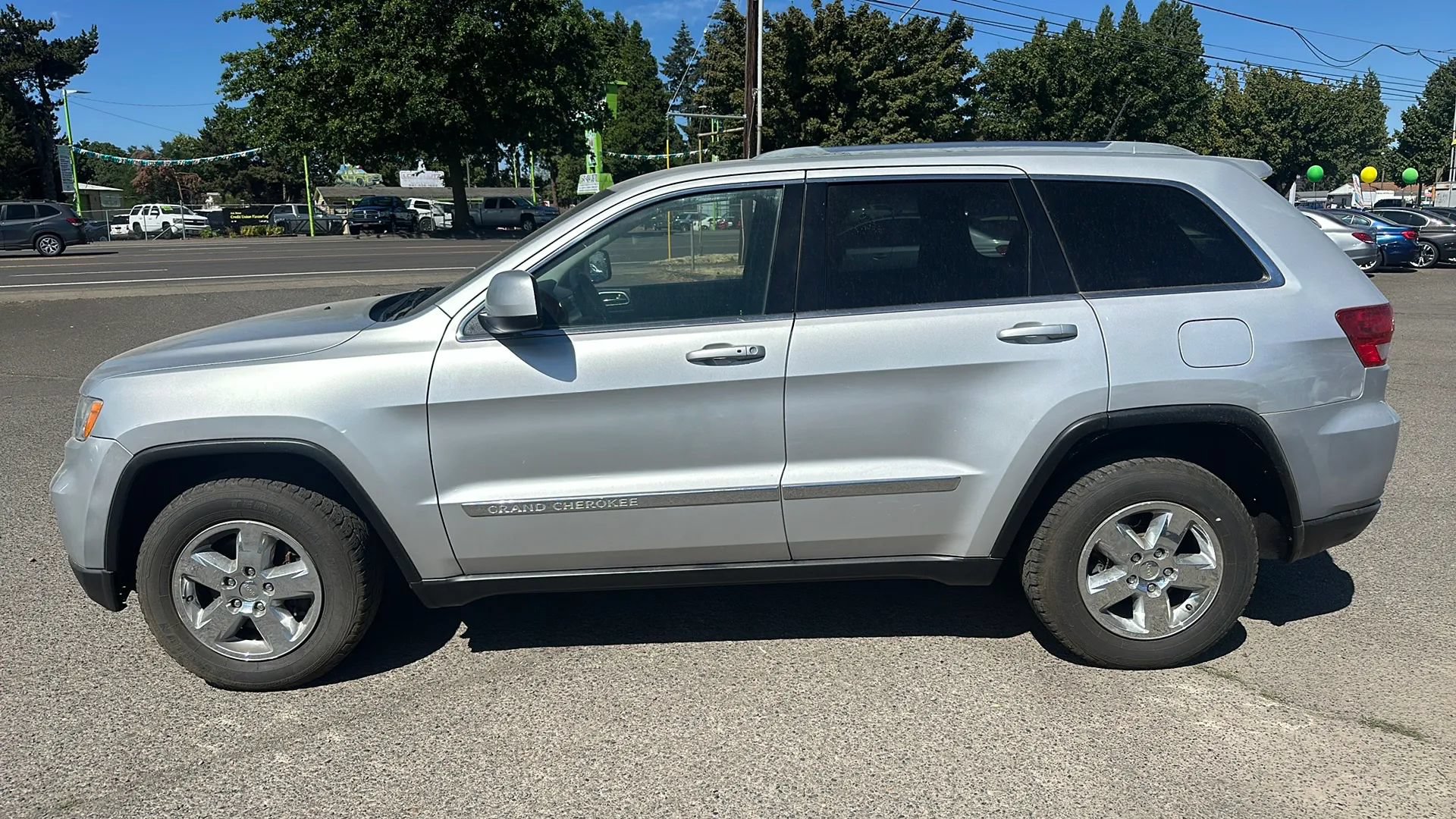 Used 2011 Jeep Grand Cherokee Laredo AWD/4WD image 13
