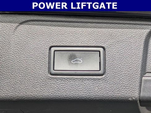 Used 2024 Volkswagen Atlas SE image 16