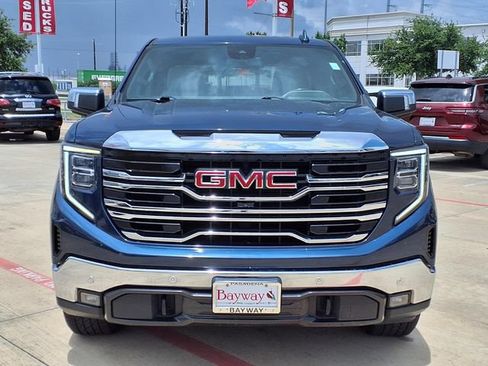 Used 2022 GMC Sierra 1500 SLT w/ SLT Premium Plus Package RWD image 2