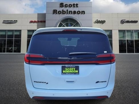 New 2023 Chrysler Pacifica Touring-L w/ S Appearance Package image 21
