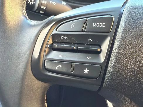 Used 2024 Hyundai Venue SEL FWD image 12