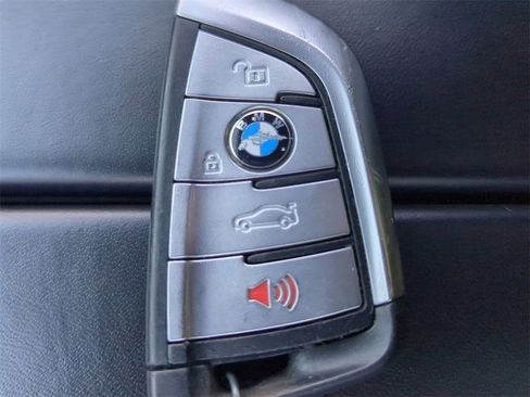 Used 2022 BMW M550i xDrive w/ Executive Package image 31