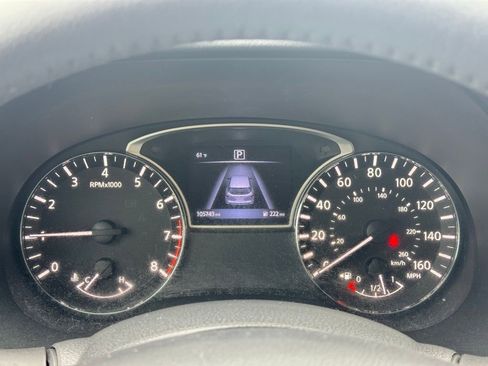 Used 2017 Nissan Pathfinder SV image 32