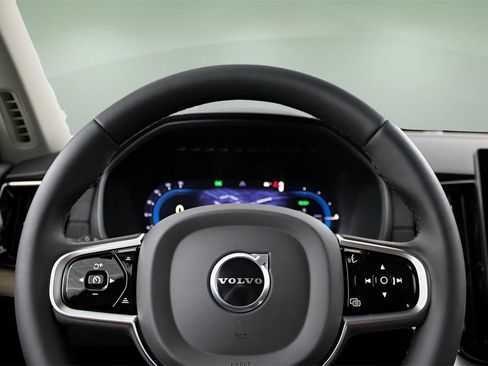 New 2025 Volvo XC90 T8 Plus w/ Protection Package Premier image 14