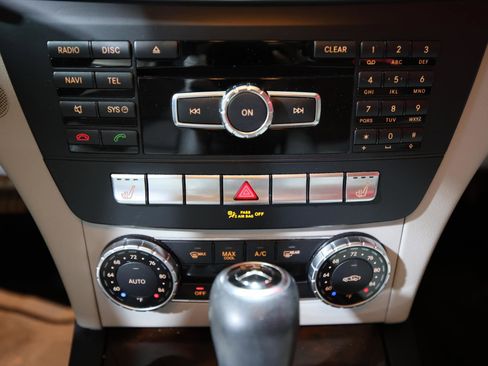 Used 2014 Mercedes-Benz C 250 Sedan image 19