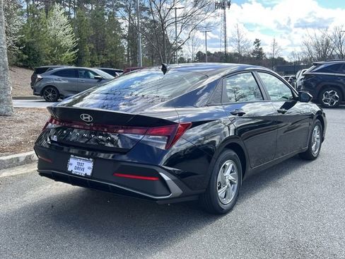 New 2026 Hyundai Elantra SE image 7