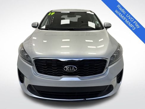 Used 2019 Kia Sorento LX image 2