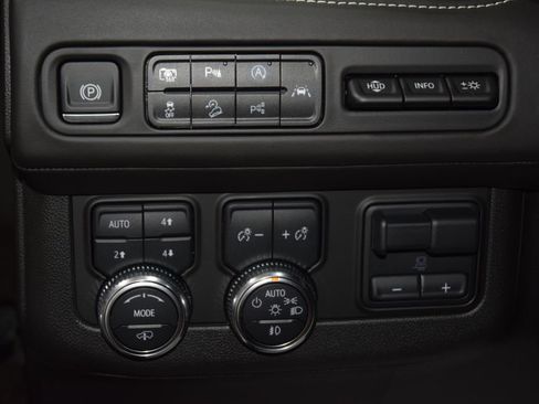 Used 2024 GMC Yukon Denali Ultimate AWD/4WD image 36