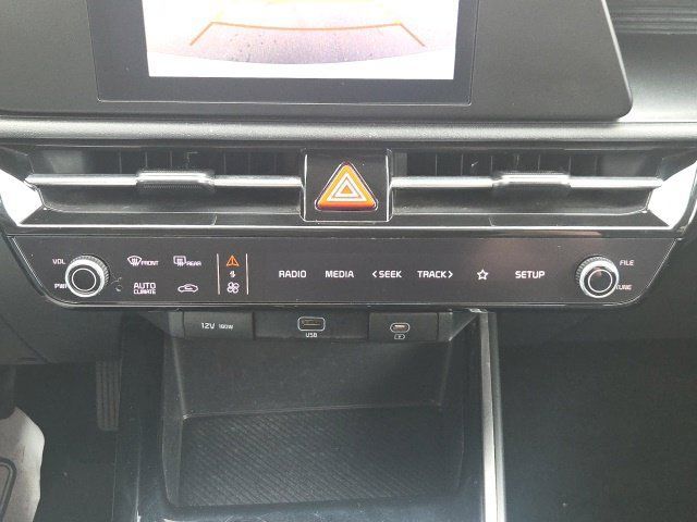 Used 2024 Kia Niro LX FWD image 27