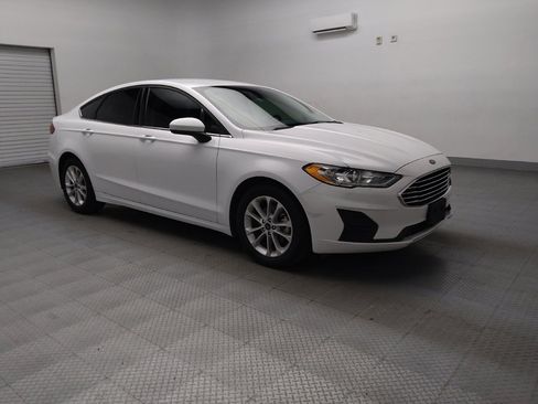 Used 2020 Ford Fusion SE image 13