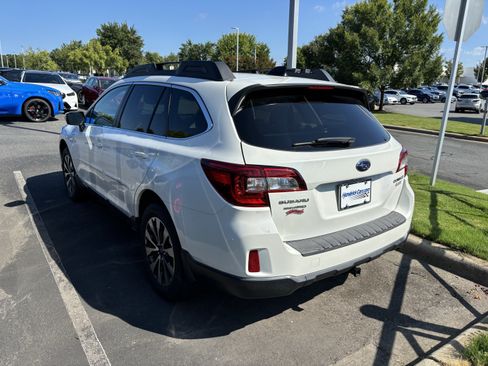 Used 2016 Subaru Outback 2.5i Limited AWD/4WD image 9