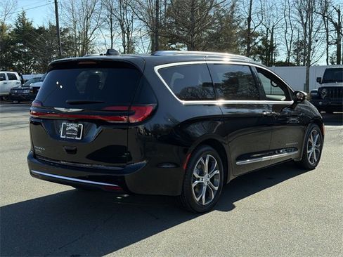 New 2026 Chrysler Pacifica Pinnacle image 12