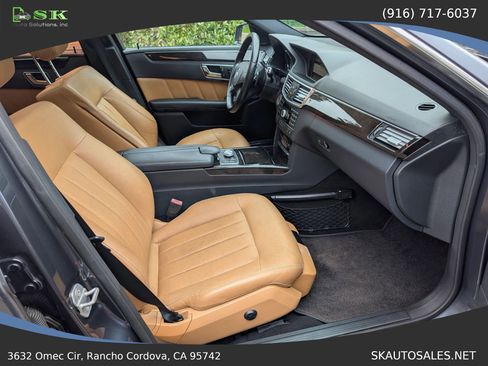 Used 2010 Mercedes-Benz E 550 Sedan image 21