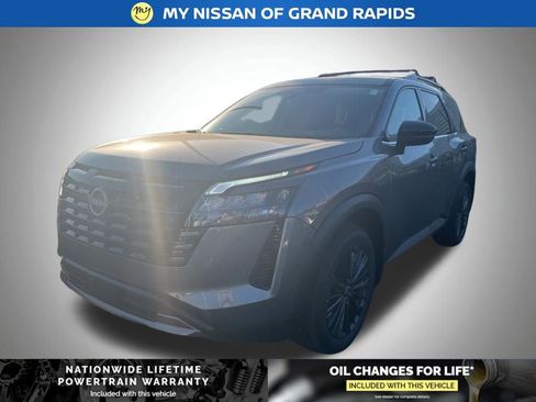 New 2026 Nissan Pathfinder SL w/ SL Premium Package AWD/4WD image 1