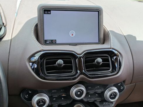 Used 2021 Aston Martin V8 Vantage Roadster image 9