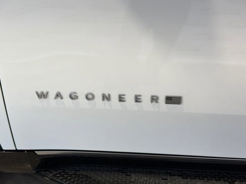 Used 2024 Jeep Wagoneer L Series II w/ Flexible Seating Group image 14