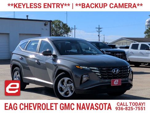 Used 2024 Hyundai Tucson SE image 1
