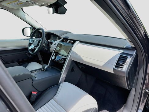 New 2026 Land Rover Discovery Limited Edition AWD/4WD image 15