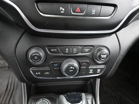 Used 2021 Jeep Cherokee Altitude image 19