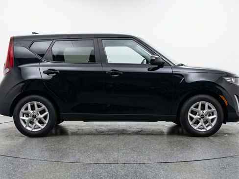 Used 2025 Kia Soul LX w/ LX Technology Package image 11
