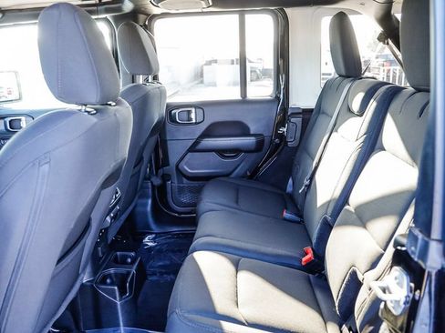 Used 2023 Jeep Wrangler Unlimited Sahara AWD/4WD image 23